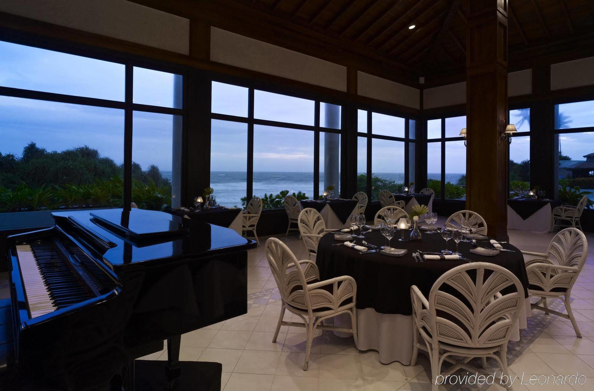 Taj Bentota Resort & Spa Restaurant photo