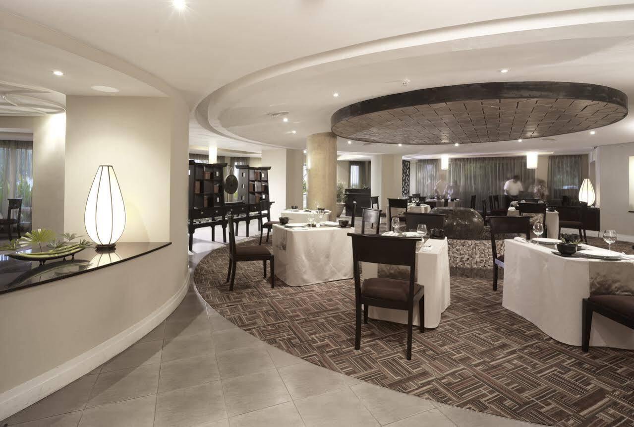 Taj Bentota Resort & Spa Restaurant photo